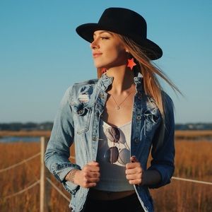 Light weight earrings on Hypoallergenic hooks